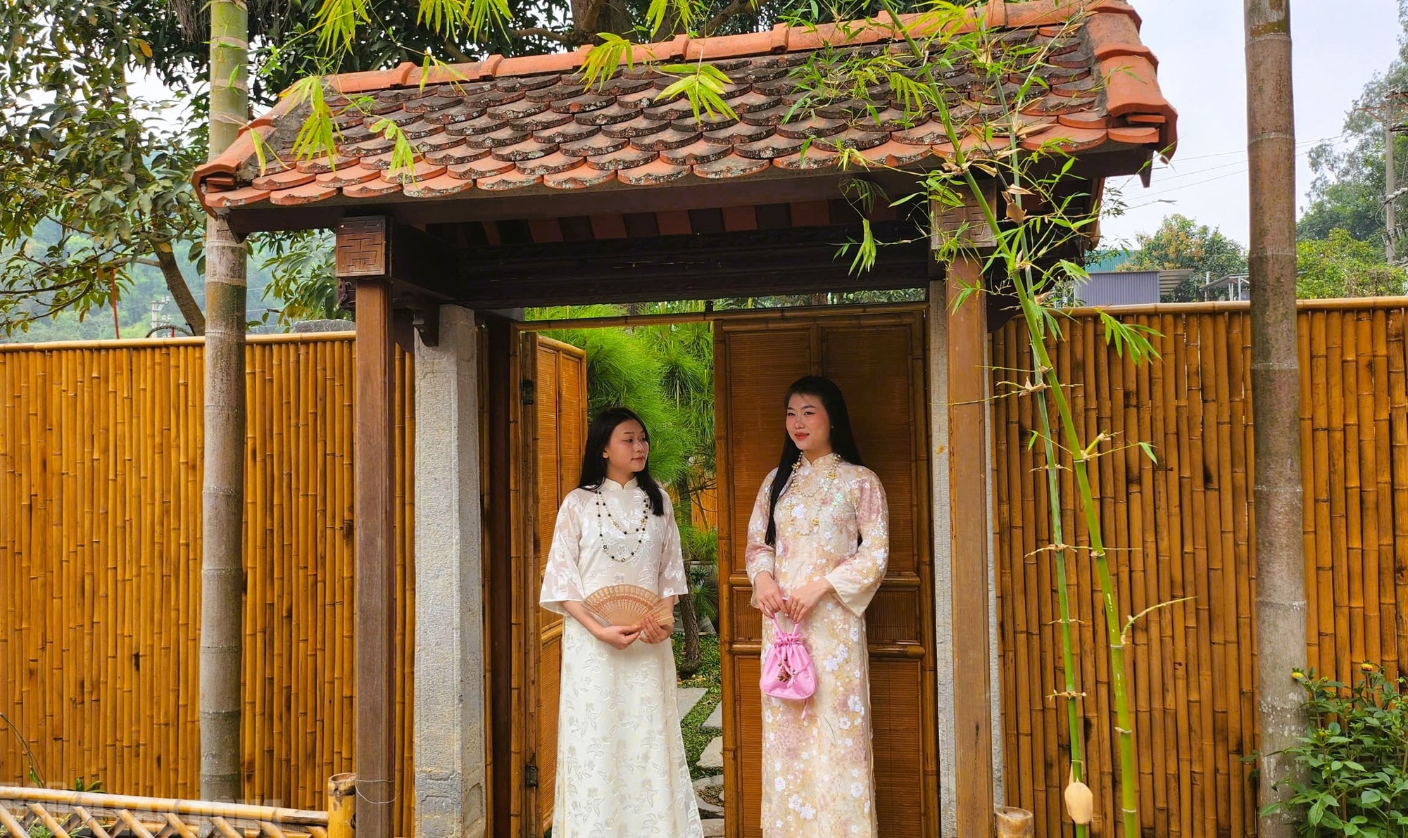 Ngôi chùa cổ ở Thanh Hóa hút khách tới check-in ảnh Tết - Ảnh 9.