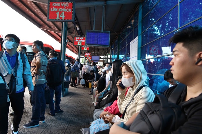 Tết Dương lịch 2026, một bến xe TPHCM dự kiến tăng 50% lượng khách - Ảnh 3.