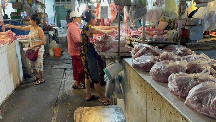 Giá heo hơi hôm nay 16 - 2: Thị trường thịt heo tại TP HCM tăng cao - Ảnh 1.