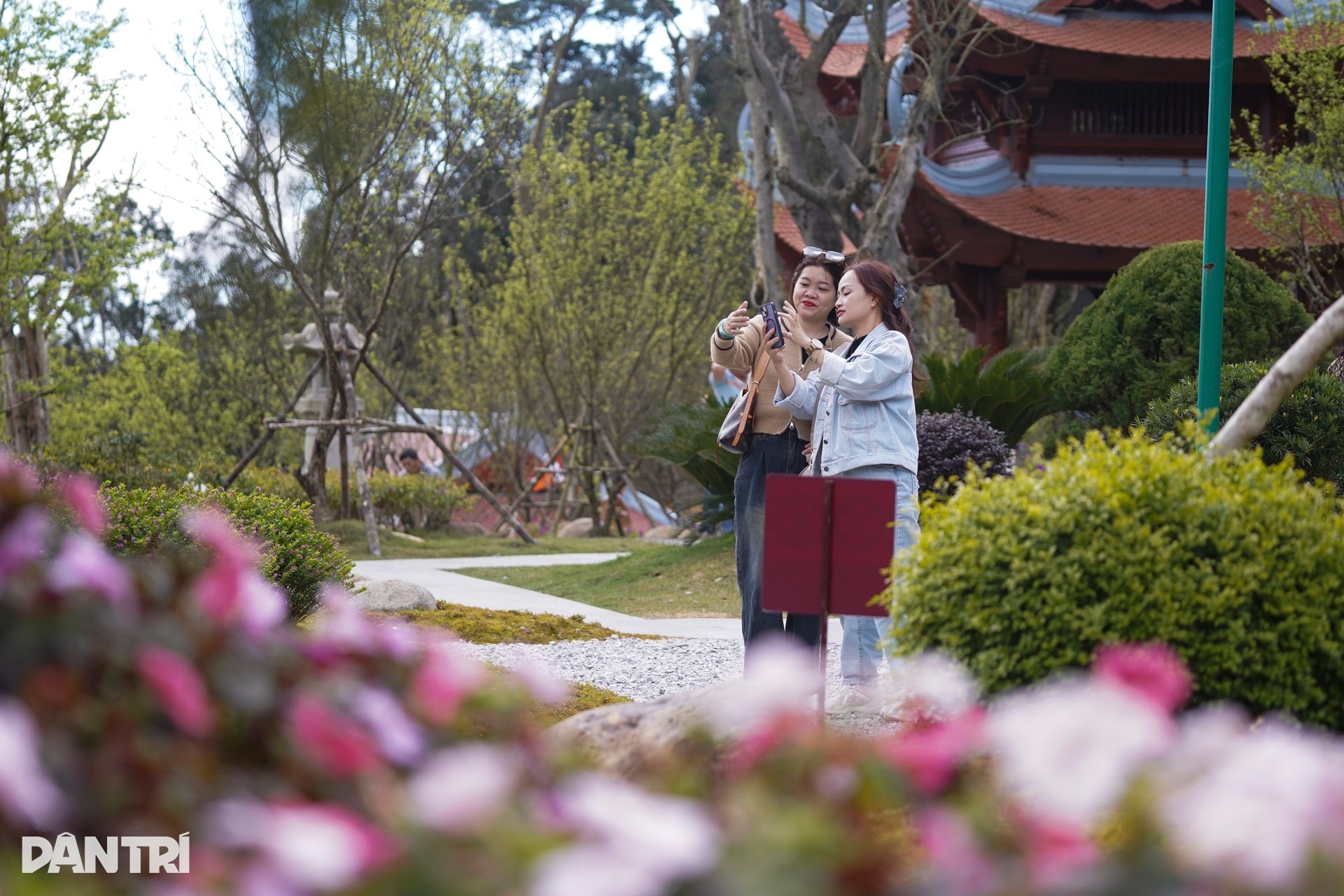 Ngôi chùa trên đỉnh núi cao hơn 1.500m được ví như “Đà Lạt của phố biển” - 9