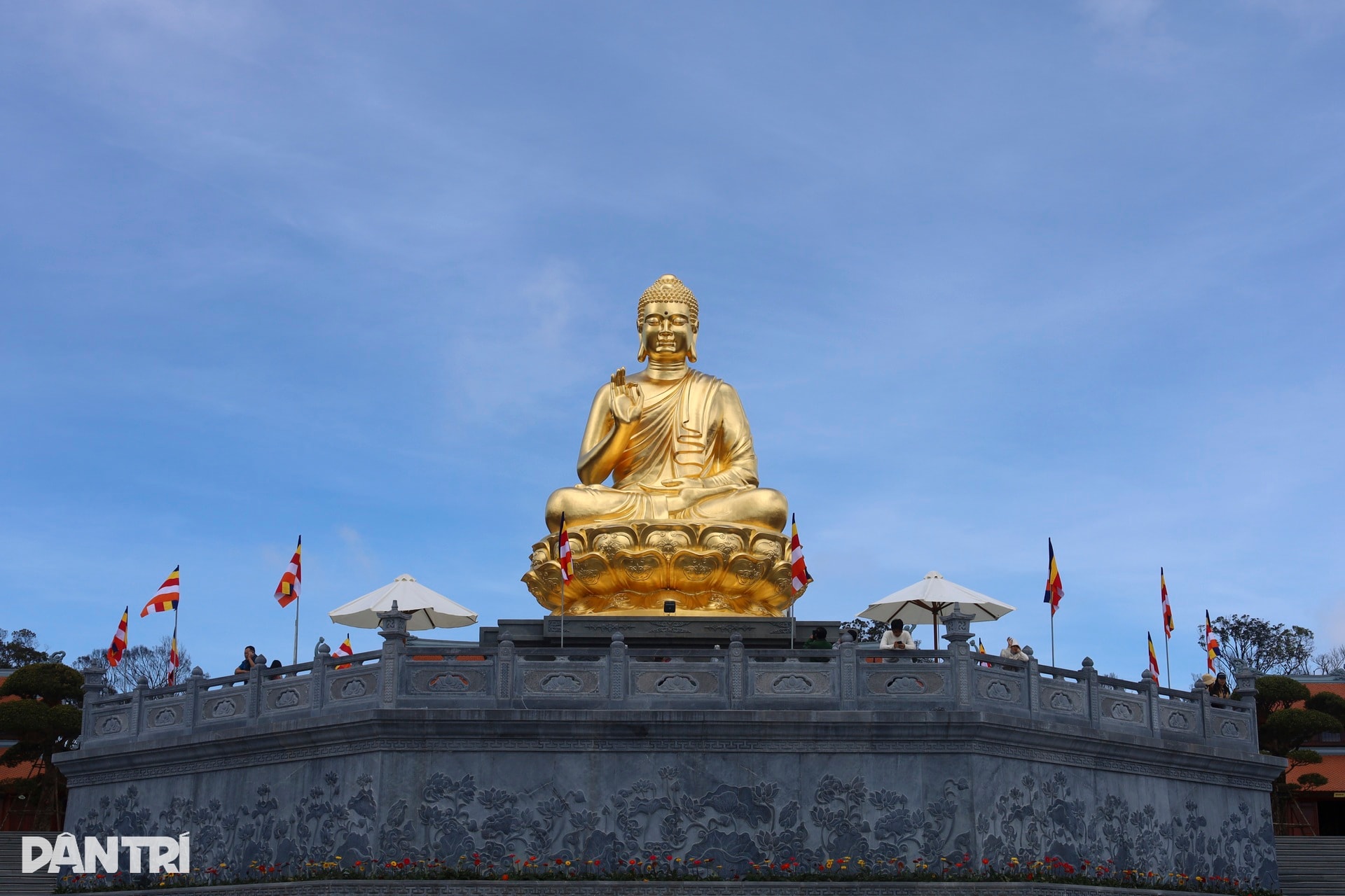 Ngôi chùa trên đỉnh núi cao hơn 1.500m được ví như “Đà Lạt của phố biển” - 3