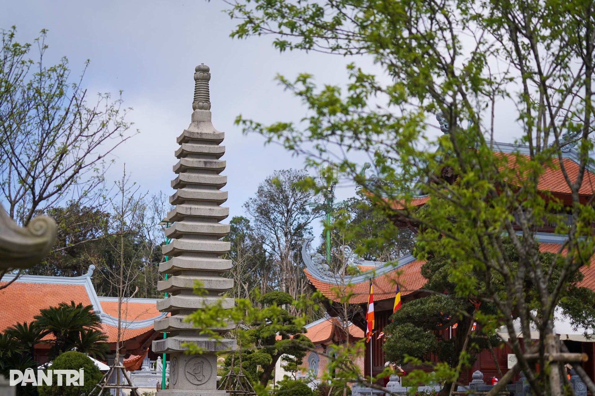 Ngôi chùa trên đỉnh núi cao hơn 1.500m được ví như “Đà Lạt của phố biển” - 11