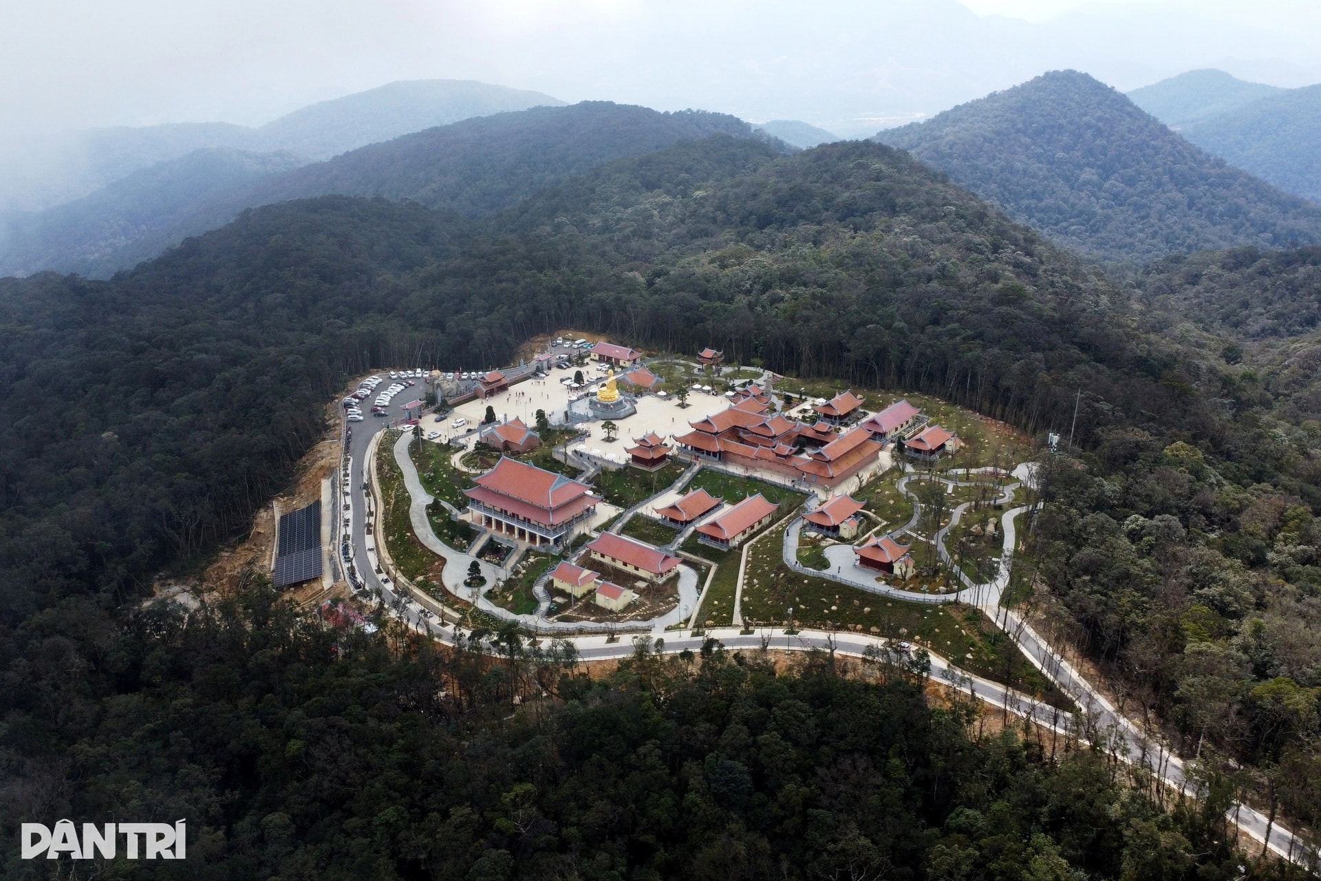 Ngôi chùa trên đỉnh núi cao hơn 1.500m được ví như “Đà Lạt của phố biển” - 1