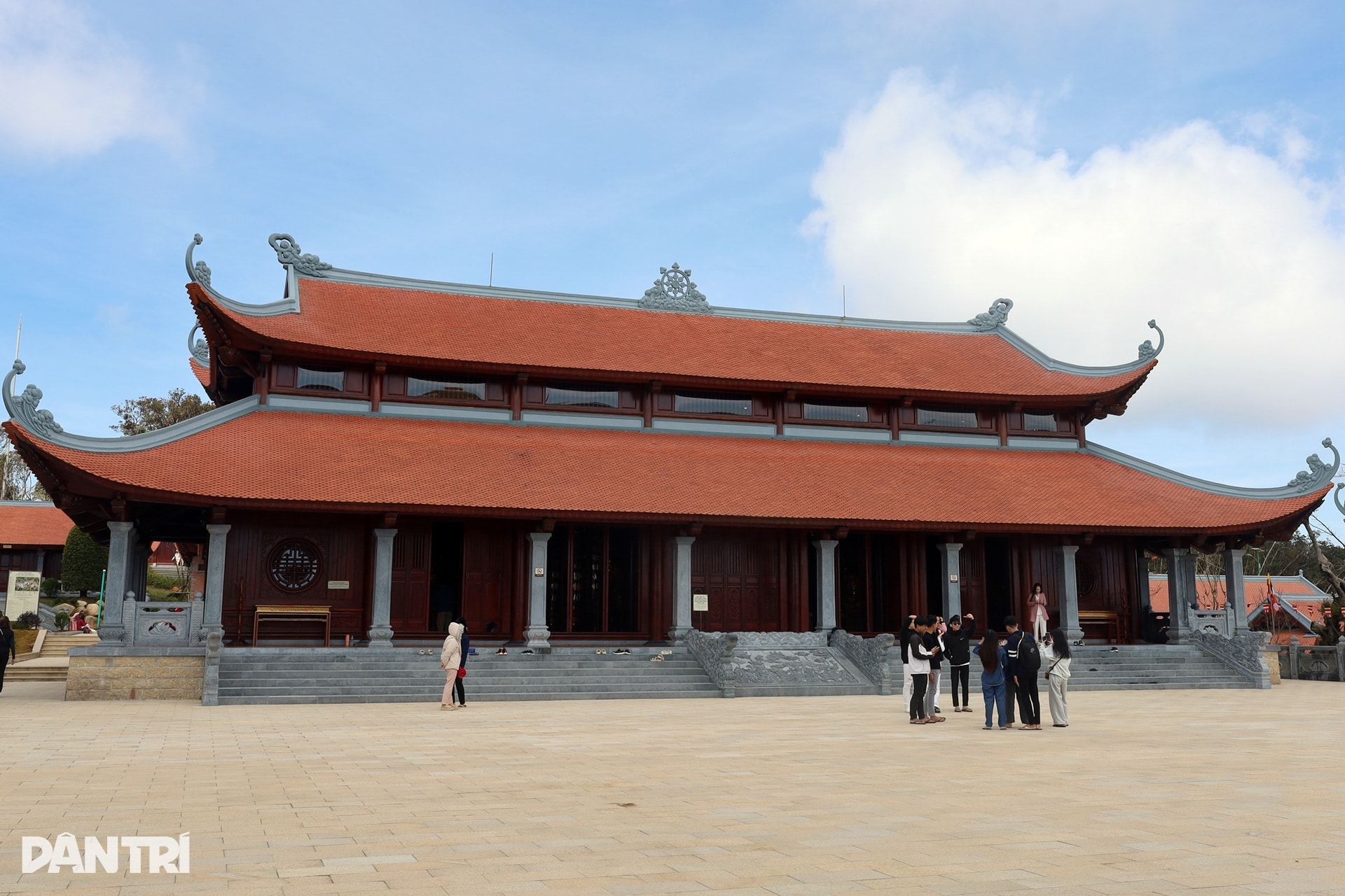 Ngôi chùa trên đỉnh núi cao hơn 1.500m được ví như “Đà Lạt của phố biển” - 6