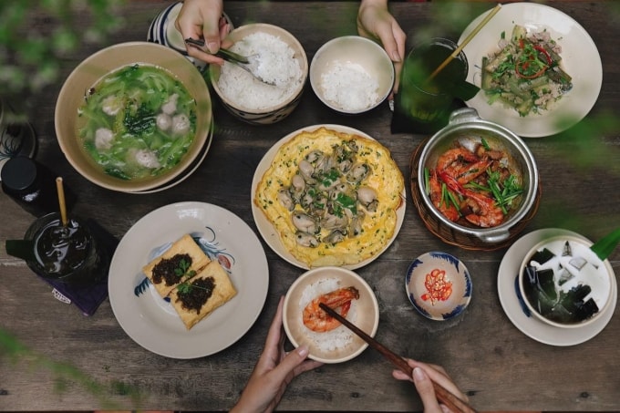 Mâm cơm nhà với csc món Việt truyền thống. Ảnh: Nhà Tú