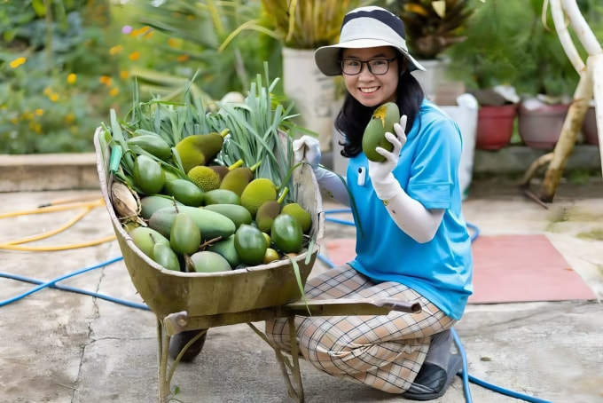 Chị Định Lê Thảo Nguyên, 29 tuổi, chủ một vườn cây ăn trái ở Đà Lạt. Ảnh: T.N