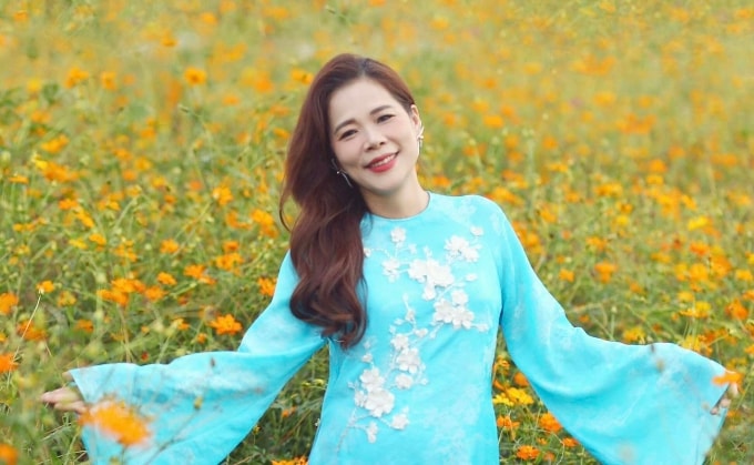 Mỹ Lệ diện áo dài quay MV. Ảnh: Nhân vật cung cấp