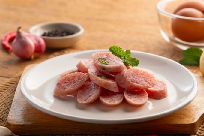 Nem chua chứa nhiều muối nitrite gây nguy hiểm cho trẻ nếu ăn quá nhiều. Ảnh: Bệnh viện Đa khoa Tâm Anh