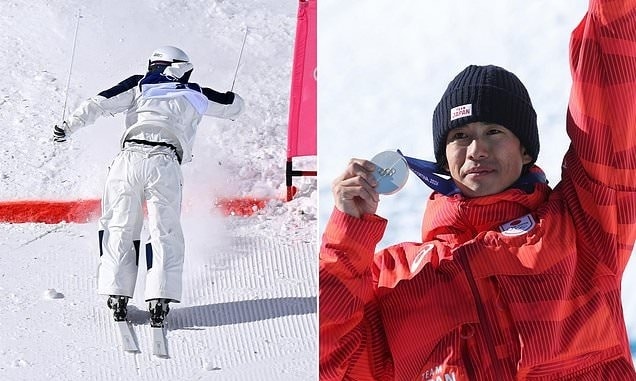 Tình huống Ikuma Horishima trượt quay lưng về đích, sau đó đoạt HC bạc moguls đôi nam, Olympic mùa Đông ở công viên tuyết Livigno, thung lũng Valtellina, xứ Lombardy, Italy ngày 15/2/2026. Ảnh: Daily Mail