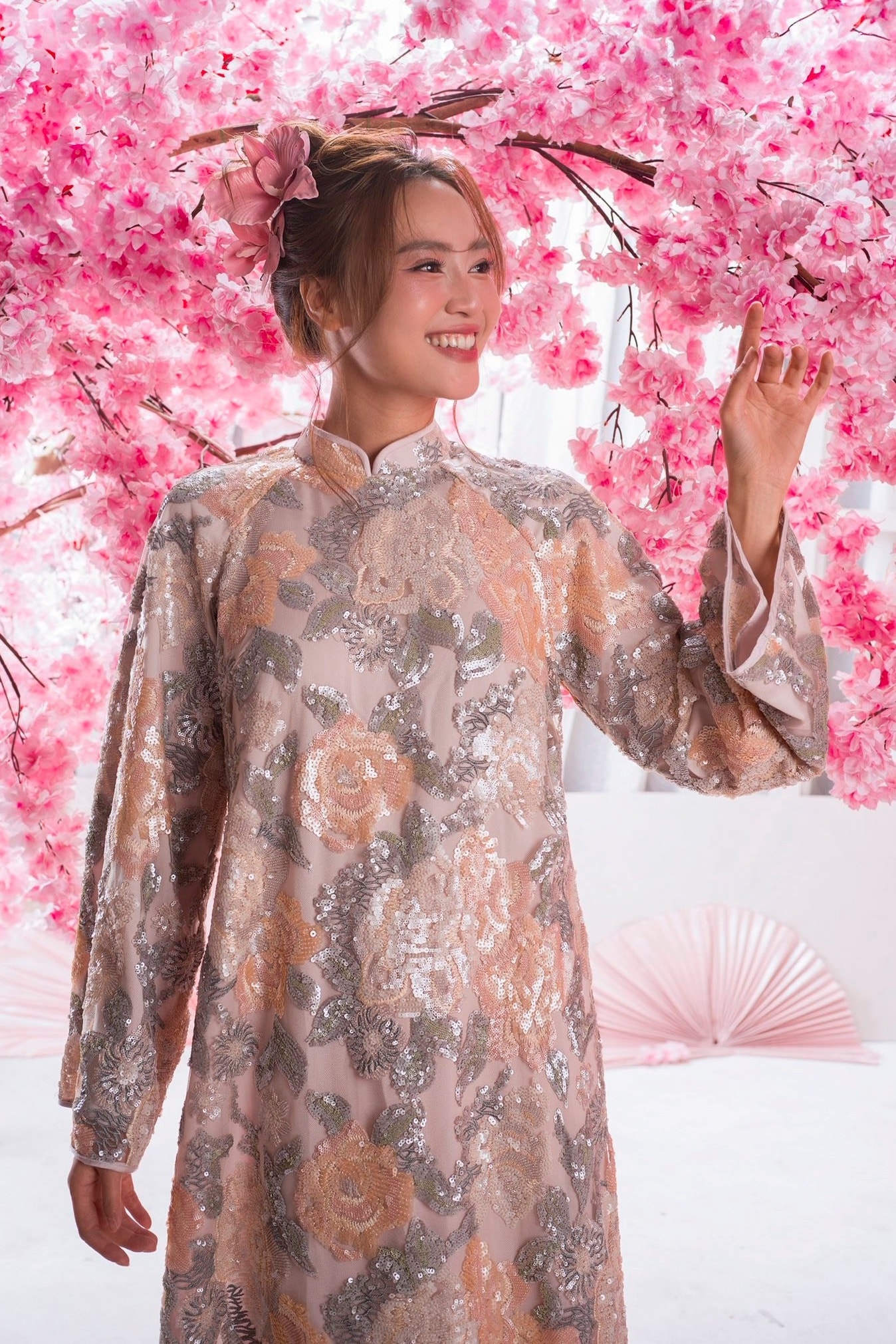 Lan Ngọc nhảy theo nhạc xuân cùng cháu gái