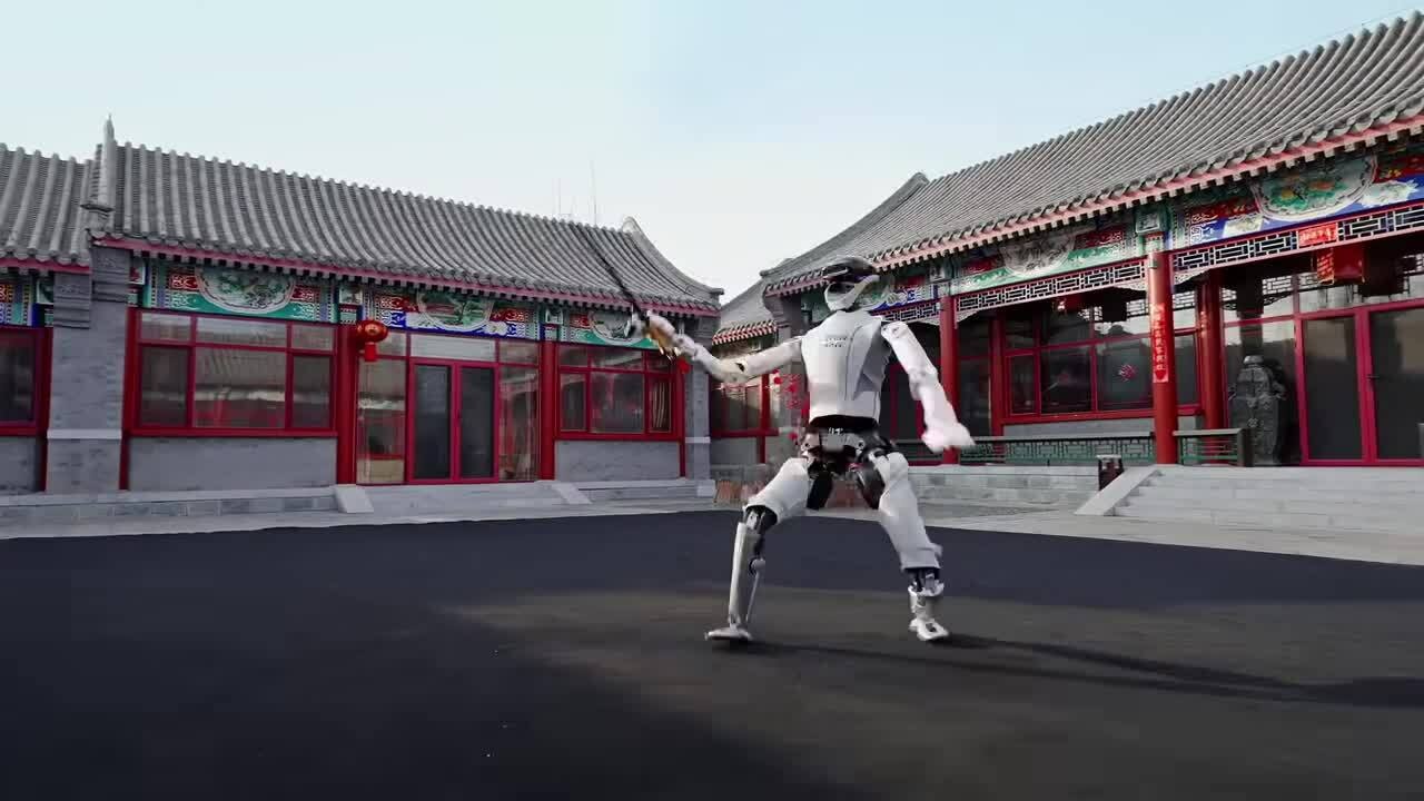 Robot hình người của Trung Quốc múa kiếm mừng năm mới