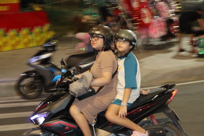 VIDEO: Quảng trường 278 tỉ đồng ở Cà Mau nhộn nhịp ngày Tết - Ảnh 9.