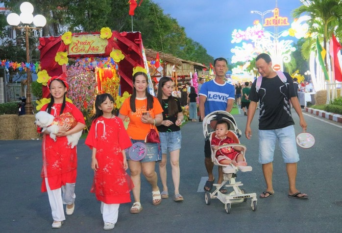 VIDEO: Ký ức Tết xưa ùa về ở chợ quê giữa phố  - Ảnh 12.