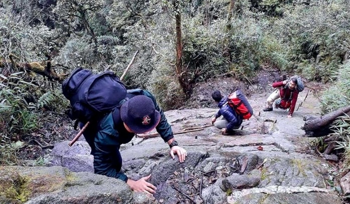 Hố Trời – tuyệt cảnh nguyên sơ giữa Tây Sơn Thượng đạo - Ảnh 1. Hố Trời – tuyệt cảnh nguyên sơ giữa Tây Sơn Thượng đạo - Ảnh 1.