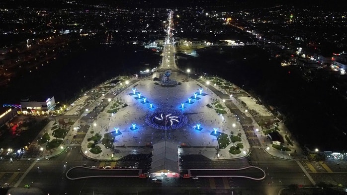 VIDEO: Quảng trường 278 tỉ đồng ở Cà Mau nhộn nhịp ngày Tết - Ảnh 1.