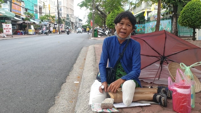 VIDEO: Tết của những người bán vé số dạo - Ảnh 4.