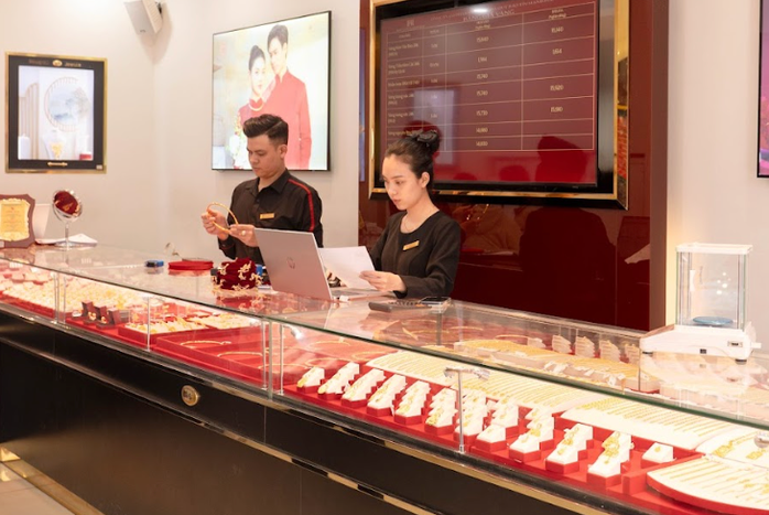 Giá vàng SJC giảm tiếp trong bối cảnh thị trường vàng 2026 - Ảnh 2.