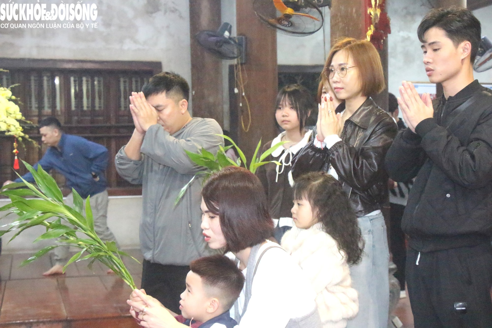 Chuyện chưa biết về xin lộc đêm Giao thừa ở ngôi đền thiêng thờ thần rắn- Ảnh 3. Chuyện chưa biết về xin lộc đêm Giao thừa ở ngôi đền thiêng thờ thần rắn- Ảnh 3.