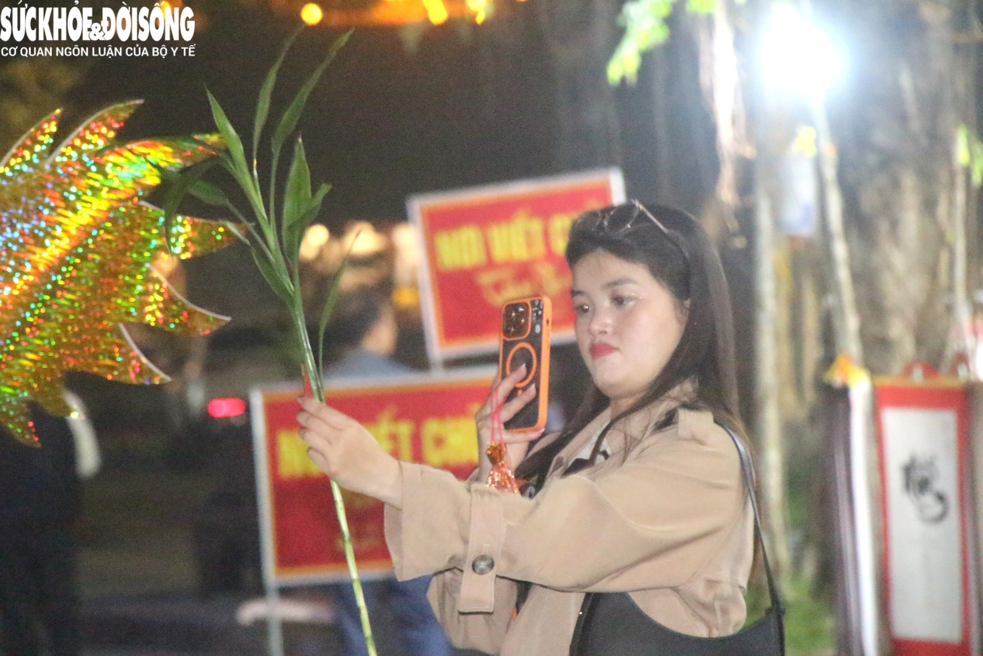 Chuyện chưa biết về xin lộc đêm Giao thừa ở ngôi đền thiêng thờ thần rắn- Ảnh 12. Chuyện chưa biết về xin lộc đêm Giao thừa ở ngôi đền thiêng thờ thần rắn- Ảnh 12.