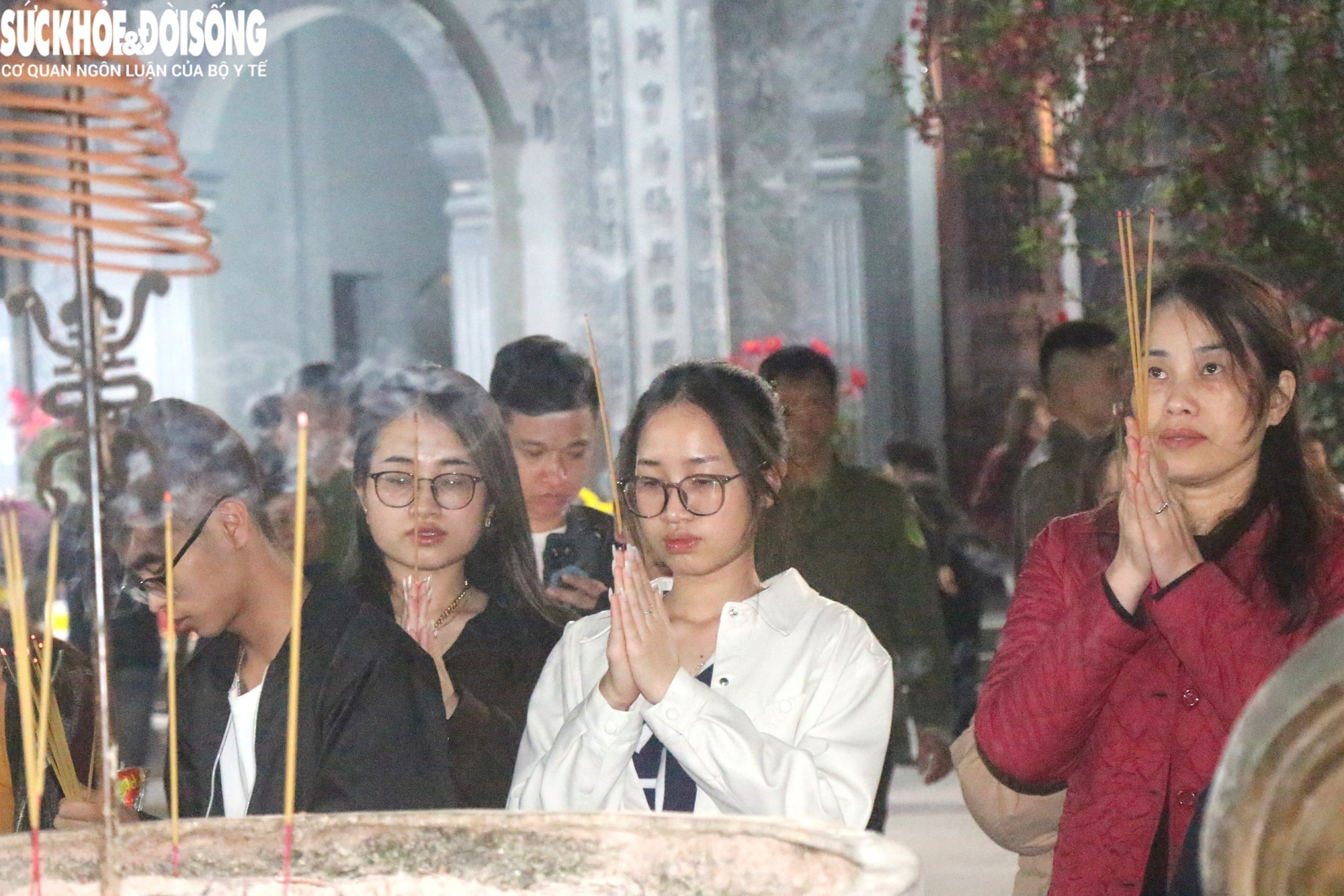 Chuyện chưa biết về xin lộc đêm Giao thừa ở ngôi đền thiêng thờ thần rắn- Ảnh 13. Chuyện chưa biết về xin lộc đêm Giao thừa ở ngôi đền thiêng thờ thần rắn- Ảnh 13.