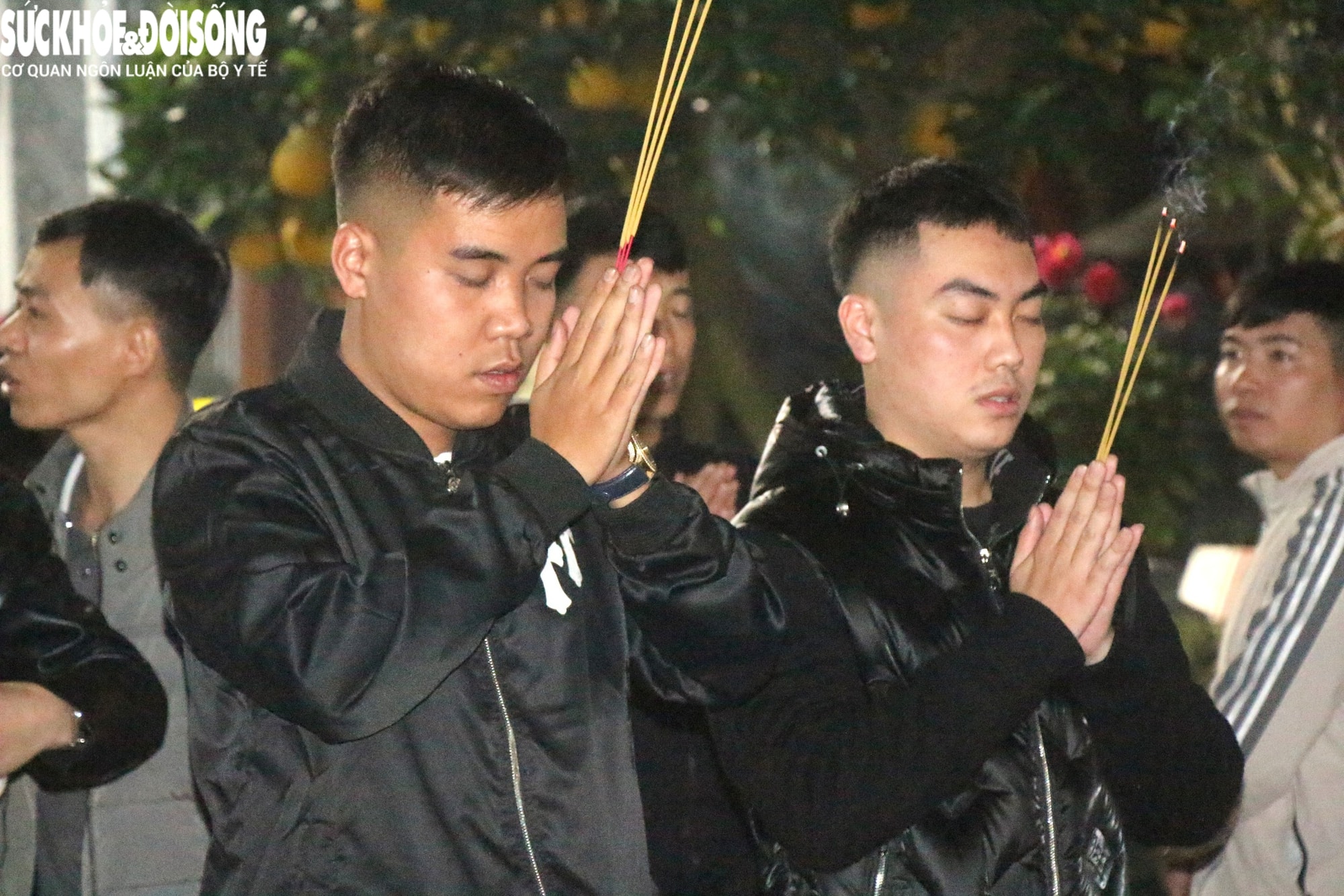 Chuyện chưa biết về xin lộc đêm Giao thừa ở ngôi đền thiêng thờ thần rắn- Ảnh 17. Chuyện chưa biết về xin lộc đêm Giao thừa ở ngôi đền thiêng thờ thần rắn- Ảnh 17.