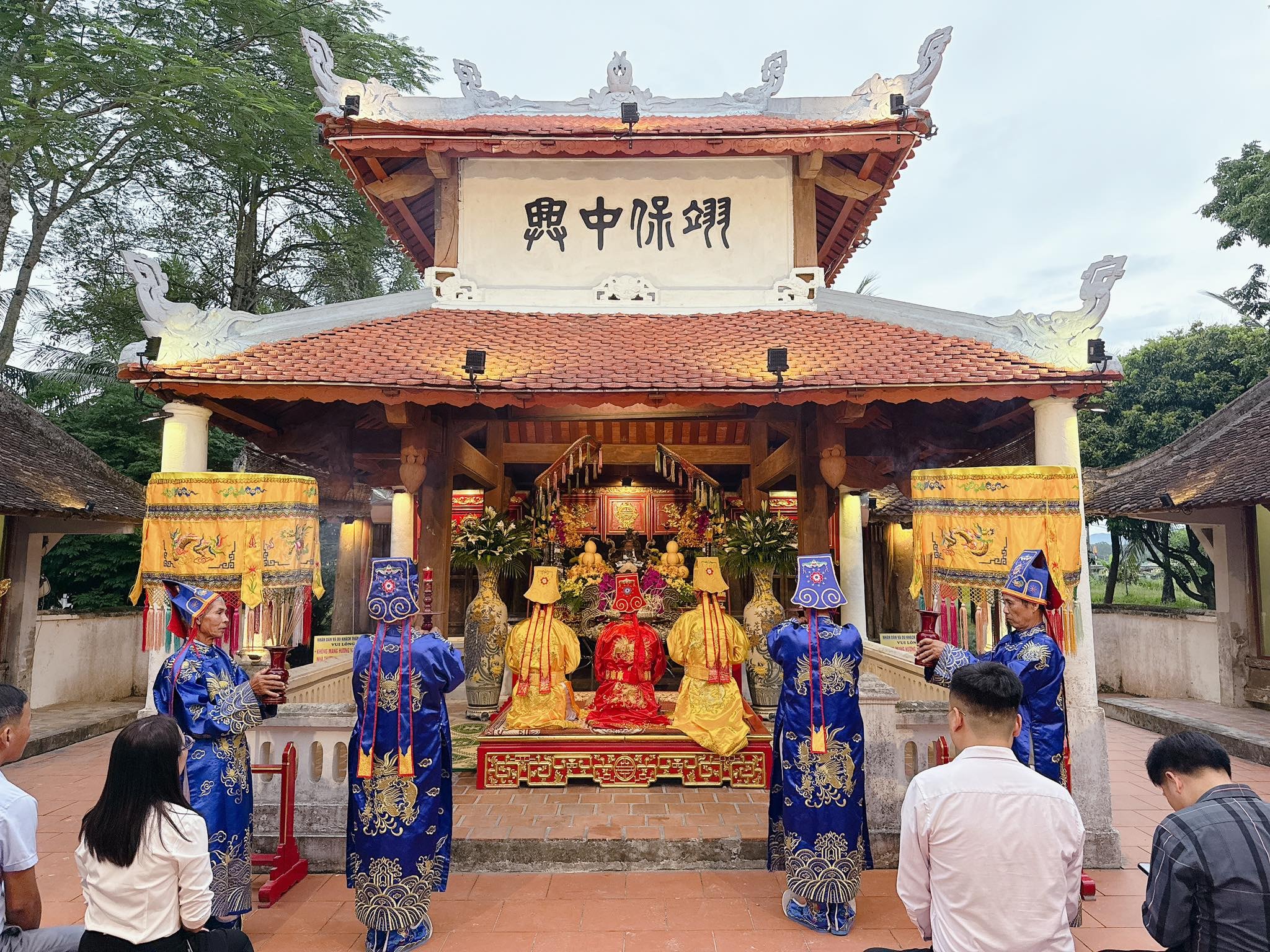 Những bí ẩn trong ngôi đền linh thiêng tồn tại hàng trăm năm ở xứ Nghệ- Ảnh 8.