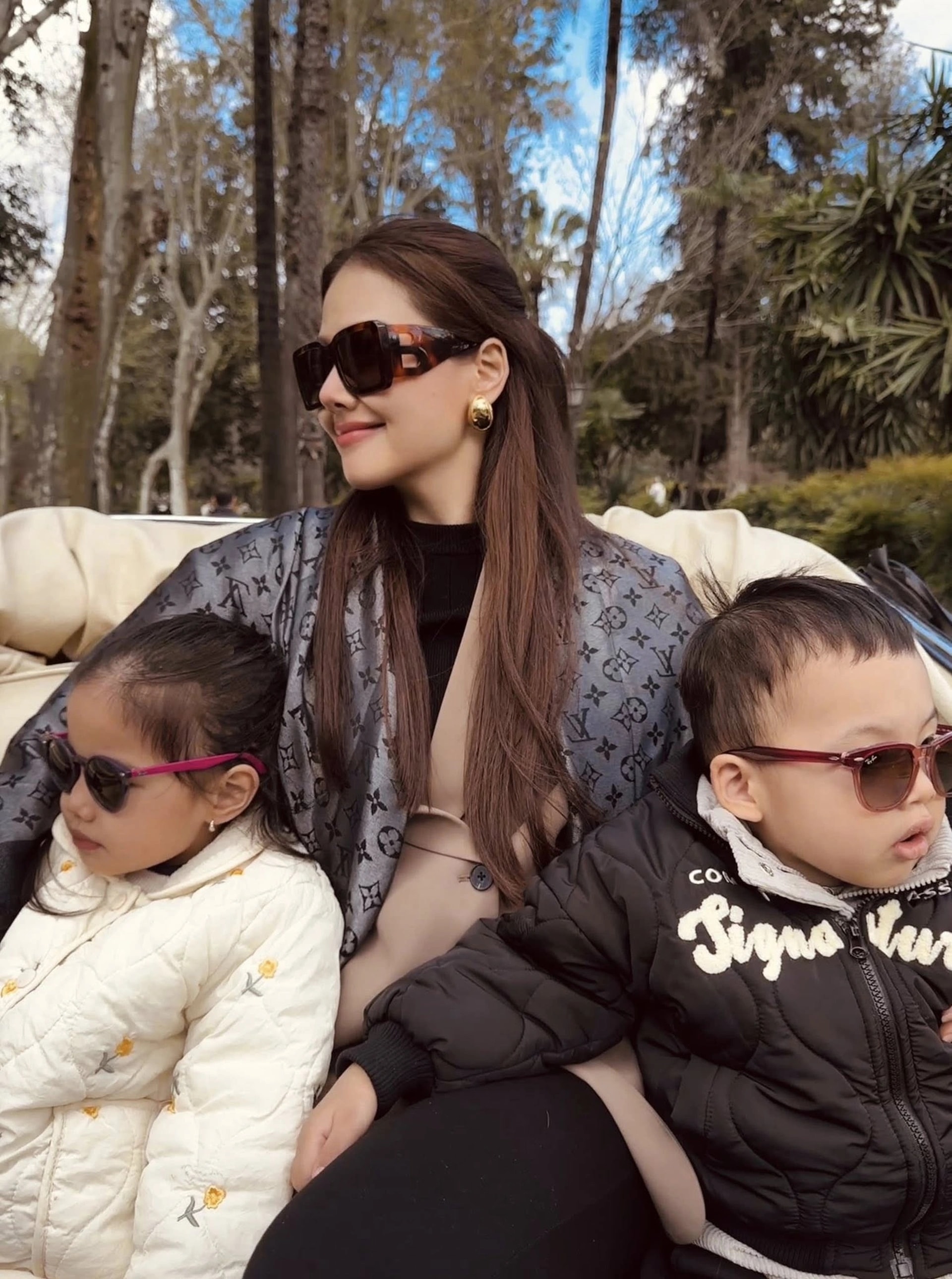 Sau khi kết hôn, Phanh Lee dừng đóng phim, tận hưởng cuộc sống bên gia đình nhỏ.