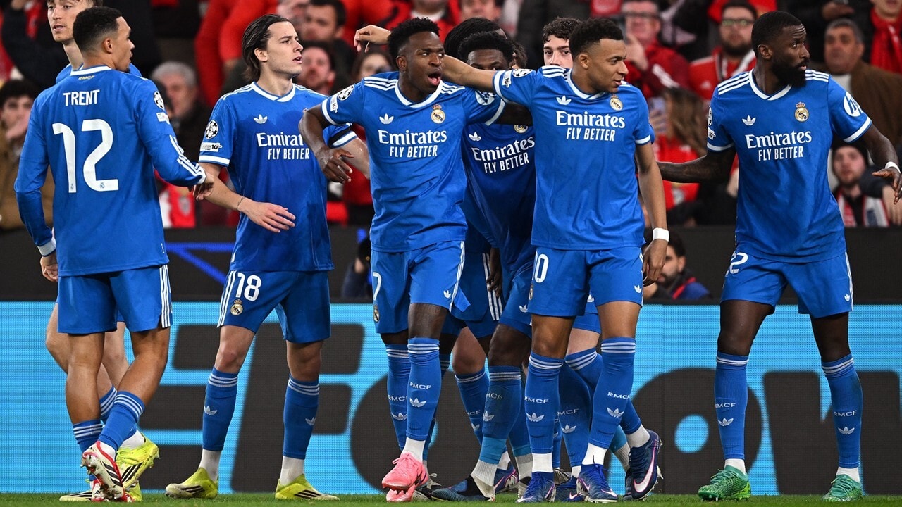 Trận đấu phải tạm hoãn 10 phút do Vinicius Jr khẳng định mình bị phân biệt chủng tộc trên sân.