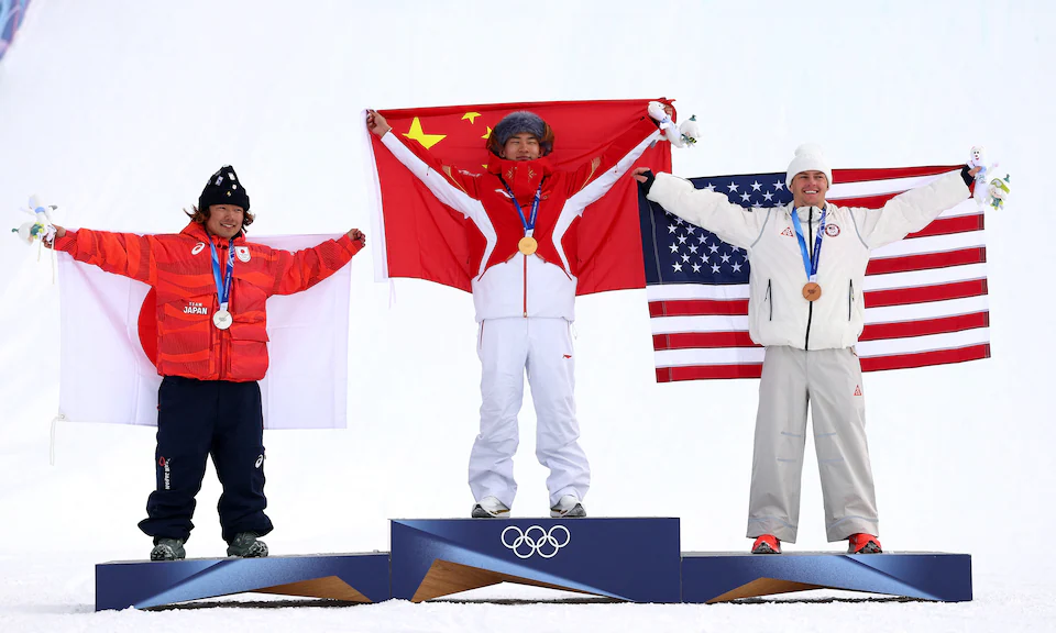 Su Yiming hạnh phúc trên bục nhận giải.