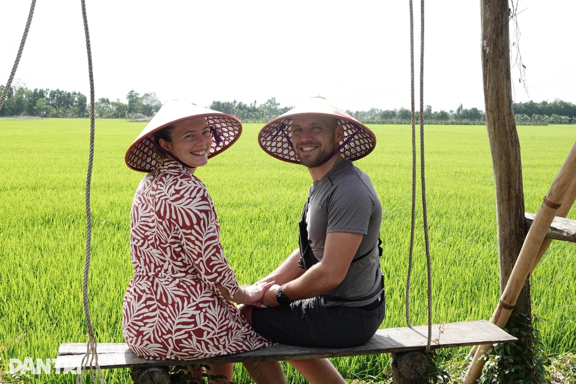 Khách Tây mê mẩn đi vỏ lãi tham quan rừng tràm, ngắm chim cò ở miền Tây - 11 Khách Tây mê mẩn đi vỏ lãi tham quan rừng tràm, ngắm chim cò ở miền Tây - 11