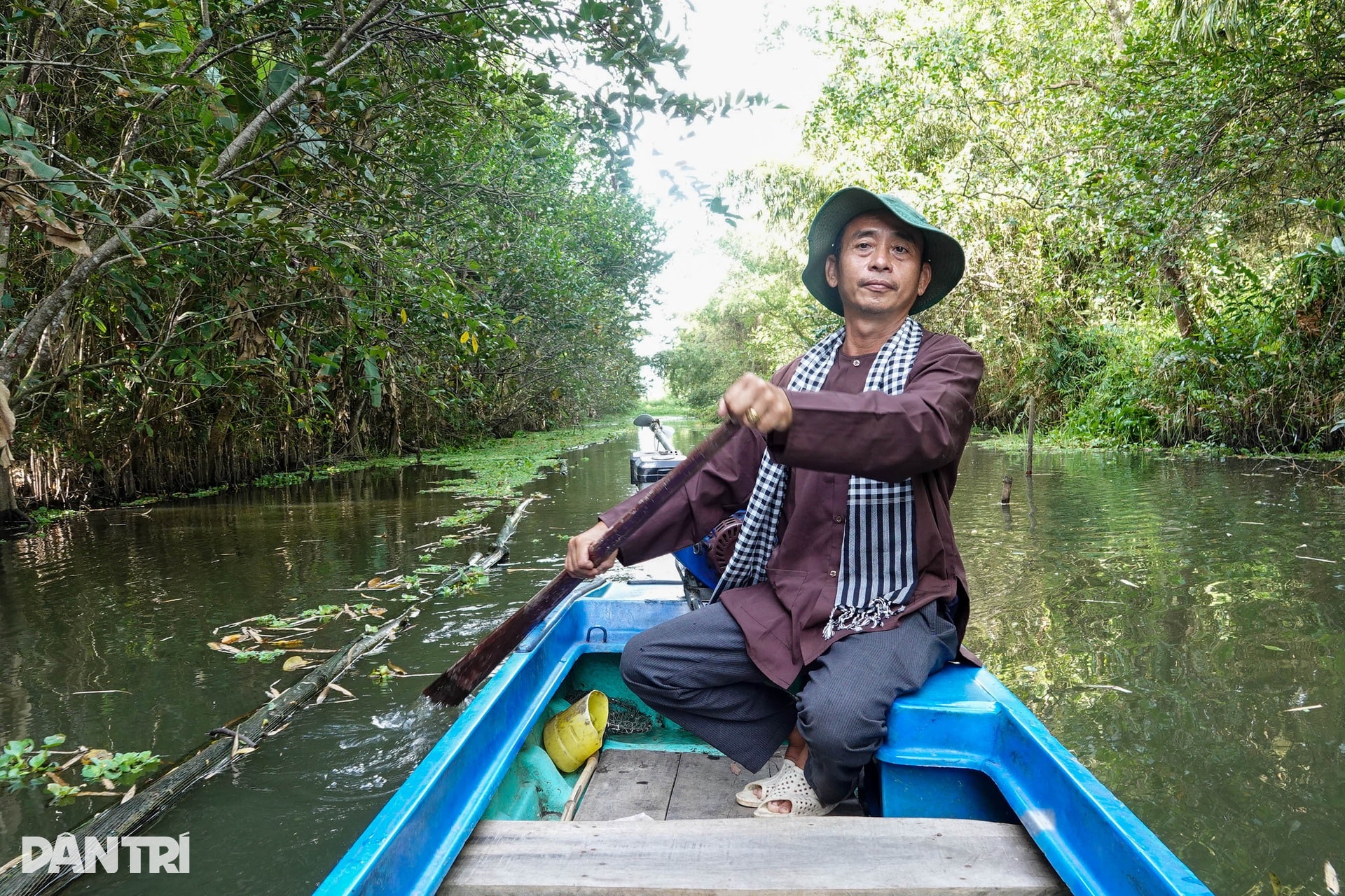 Khách Tây mê mẩn đi vỏ lãi tham quan rừng tràm, ngắm chim cò ở miền Tây - 6 Khách Tây mê mẩn đi vỏ lãi tham quan rừng tràm, ngắm chim cò ở miền Tây - 6