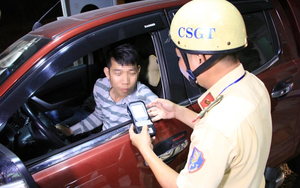 Uống rượu bia ngày Tết thấy những dấu hiệu sau cần đi viện gấp kẻo "rước bệnh vào người" - Ảnh 3.