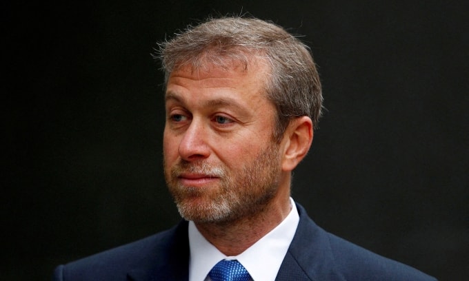 Tỷ phú Nga Roman Abramovich tại London năm 2011. Ảnh: Reuters