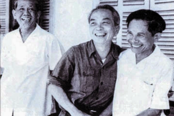 Tổng bí thư Lê Duẩn, đại tướng Võ Nguyên Giáp và ông Hồ Nghinh trong một lần gặp mặt tại Quảng Nam - Đà Nẵng. Ảnh tư liệu.