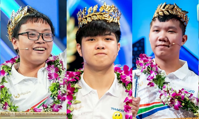Từ trái qua: Phú Đức, Nguyên Vũ, Xuân Mạnh khi nhận vòng nguyệt quế Đường lên đỉnh Olympia. Ảnh: Tùng Đinh