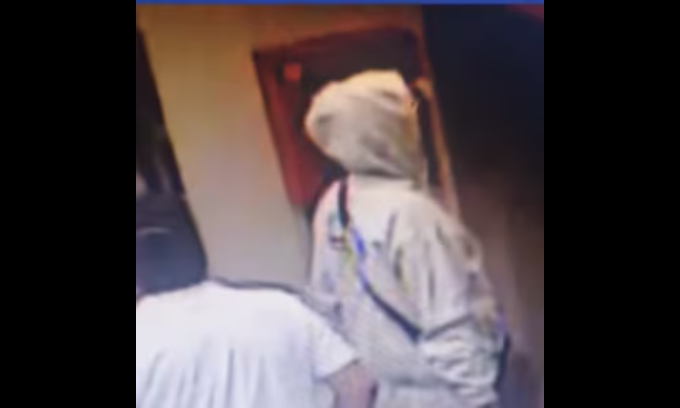 Ông Jeri xuất hiện với áo trùm đầu trong cuộc gặp doanh nhân Trung Quốc cuối năm 2025. Ảnh: El Buho