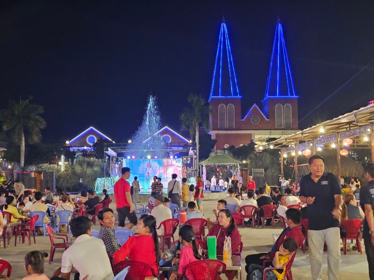 C:\Users\PhuocMai\Desktop\bài Cáp treo Tết\acc068ee60bbcde594aa1.jpg