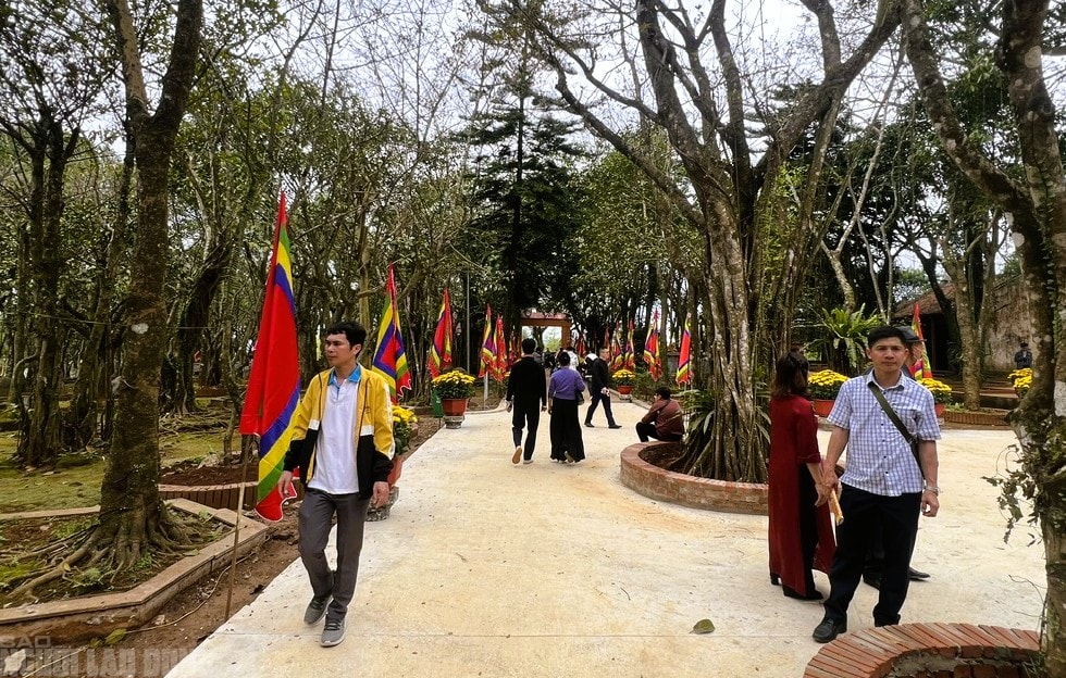 Khách du lịch tấp nập đến các điểm du lịch nổi tiếng ở Thanh Hóa du Xuân - Ảnh 13.