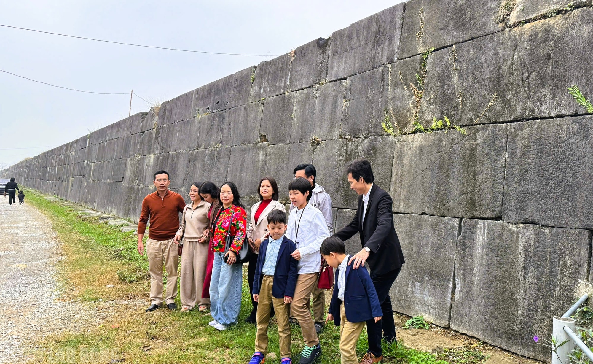 Khách du lịch tấp nập đến các điểm du lịch nổi tiếng ở Thanh Hóa du Xuân - Ảnh 11.