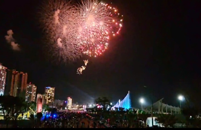 Công việc thầm lặng của người lao động Vũng Tàu xuyên Tết - Ảnh 1.