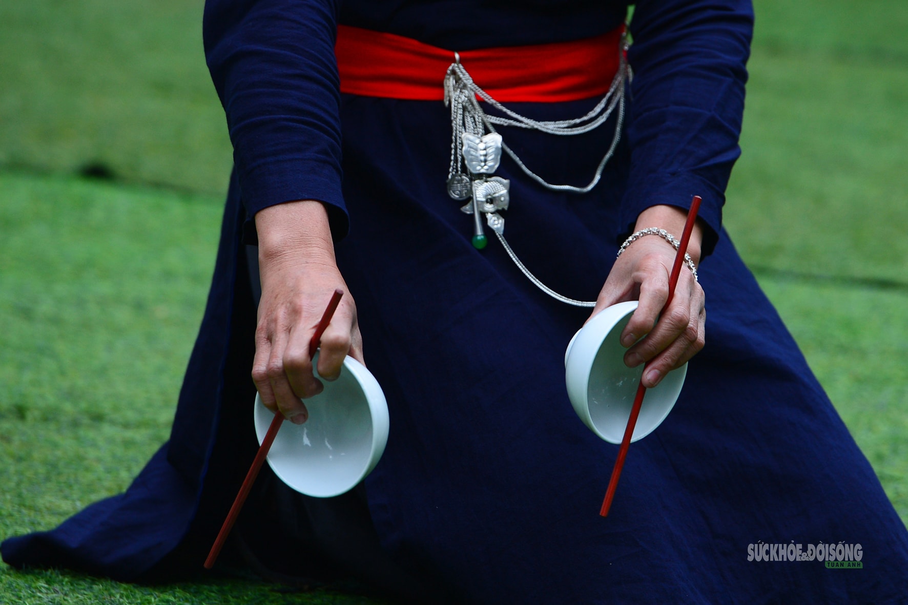 Khi chiếc bát, đôi đũa hóa thành vũ điệu- Ảnh 2.