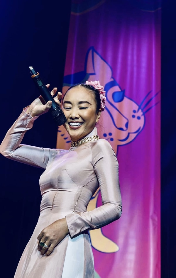 Nữ ca sĩ tuổi Ngọ lấy chồng Thụy Điển ở đời thực có cuộc sống viên mãn, tròn đầy- Ảnh 1.