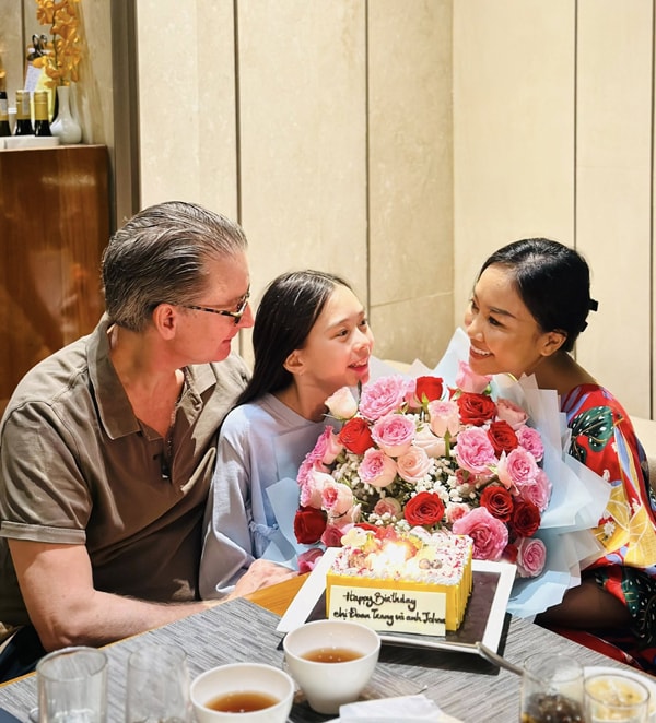 Nữ ca sĩ tuổi Ngọ lấy chồng Thụy Điển ở đời thực có cuộc sống viên mãn, tròn đầy- Ảnh 8.