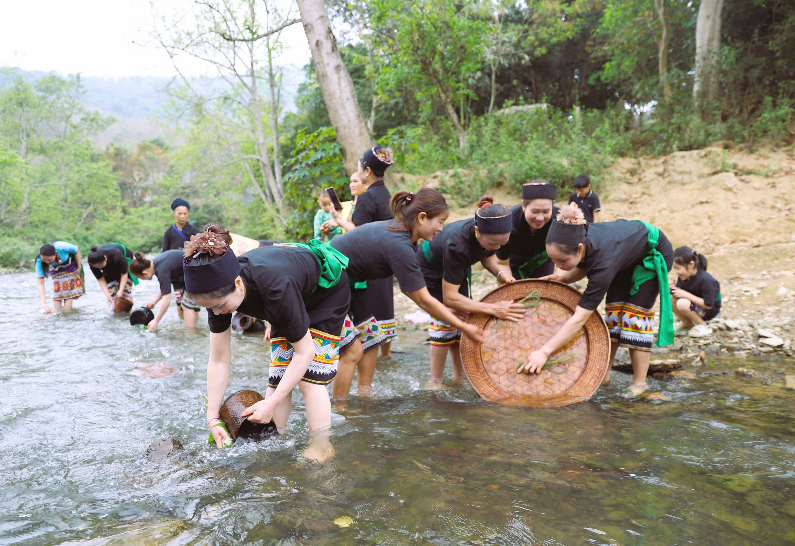 Tết cổ truyền của các dân tộc thiểu số ở Nghệ An- Ảnh 10.