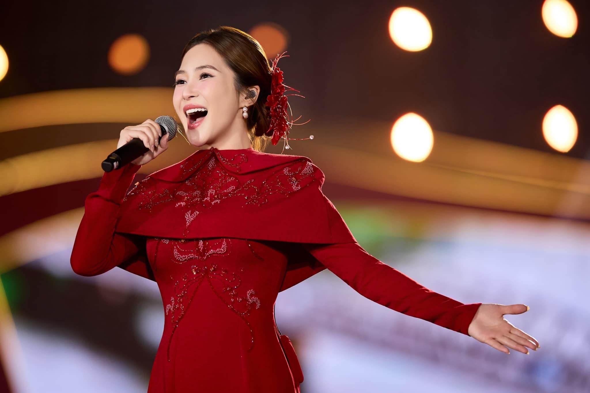 Một Hương Tràm trưởng thành, tĩnh tại và sâu lắng hơn.