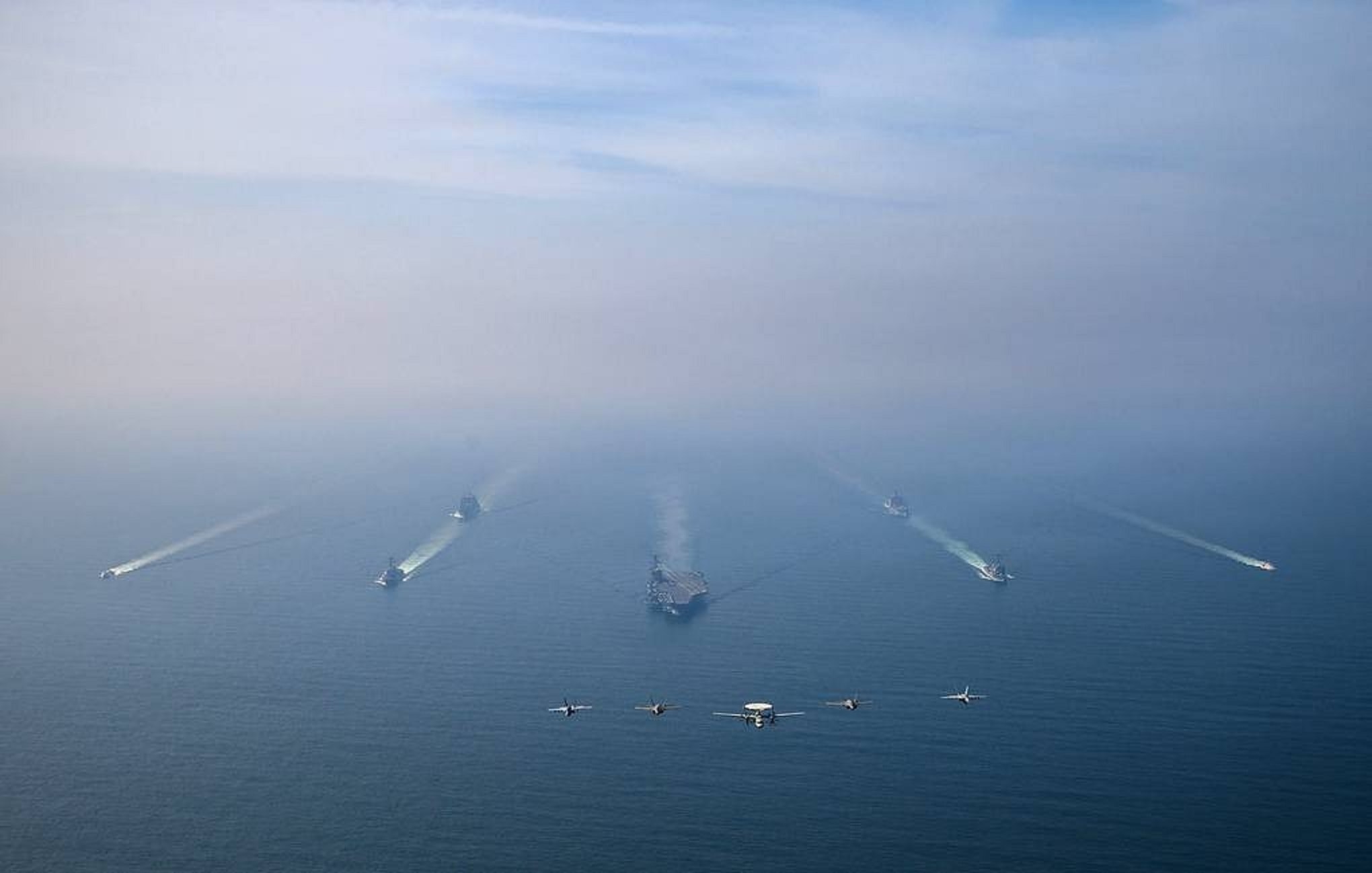 Washington đang tập trung lực lượng gồm hai nhóm tác chiến tàu sân bay. (Ảnh minh họa)