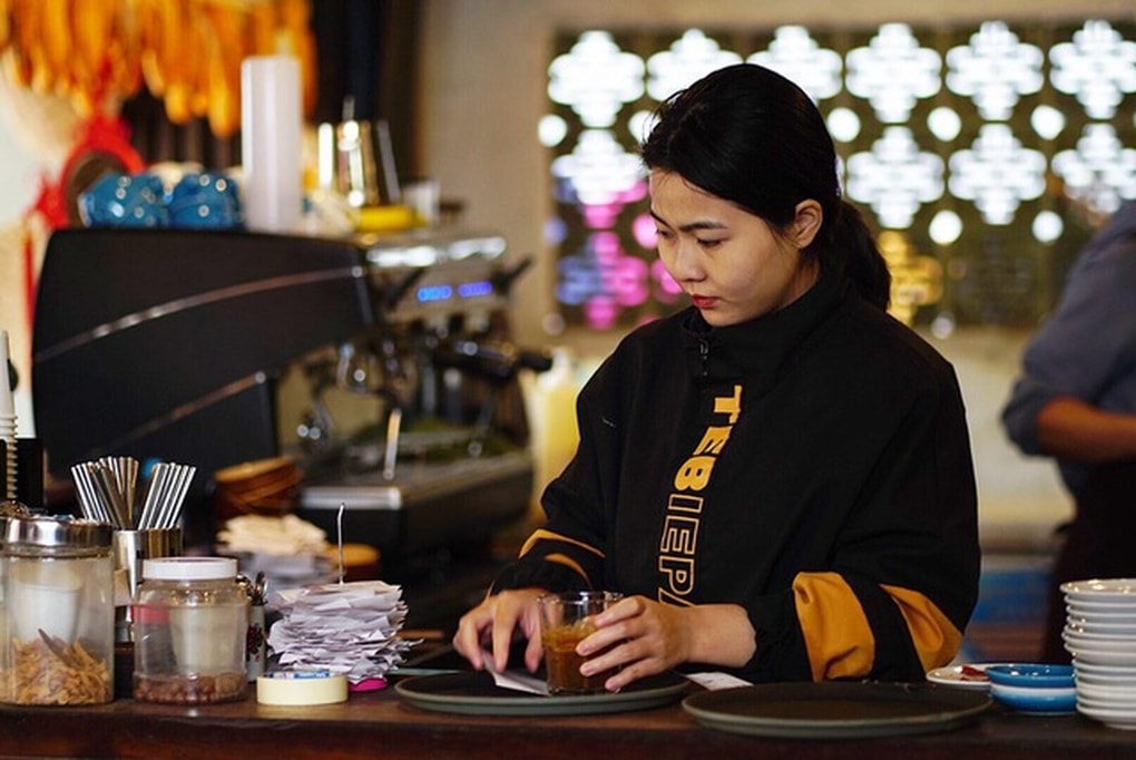 Người trẻ bám trụ lại thành phố làm việc xuyên Tết - 3