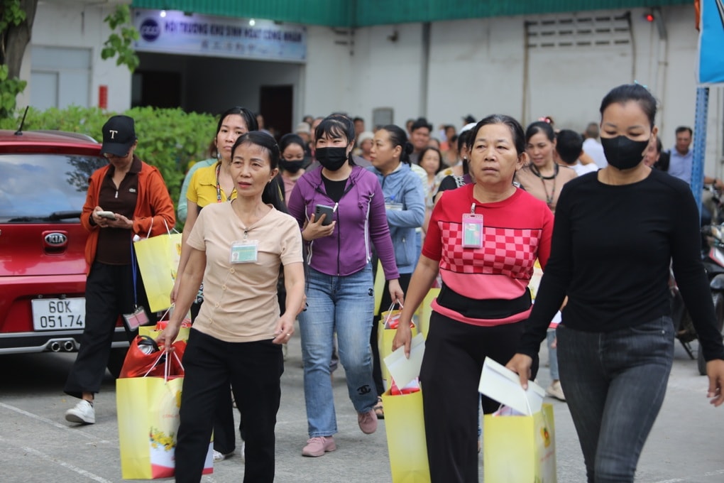 Hơn 2.500 người lao động ở Đồng Nai làm việc xuyên Tết - 2