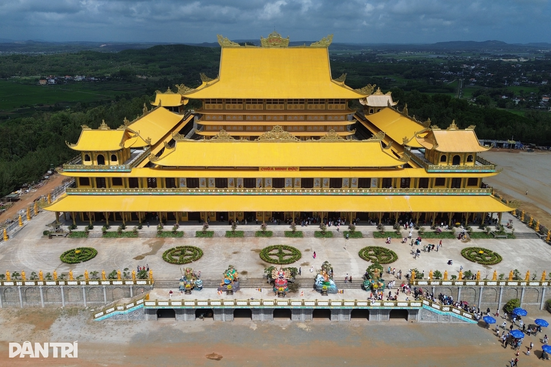 Hàng nghìn người chiêm bái tượng Quan Âm cao nhất Đông Nam Á - 4 Hàng nghìn người chiêm bái tượng Quan Âm cao nhất Đông Nam Á - 4