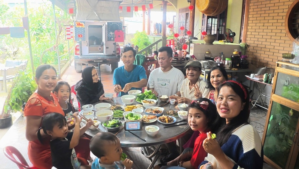 Gia đình ở TPHCM sắm “nhà di động” 1,5 tỷ đồng, xuyên Việt 1 tháng đón Tết - 9